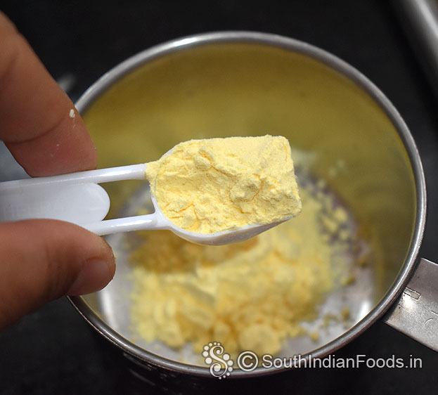 In a bowl, add custard powder