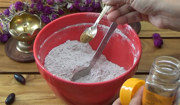 Add cinnamon powder