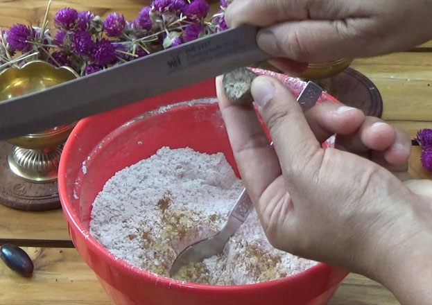 Add nutmeg powder