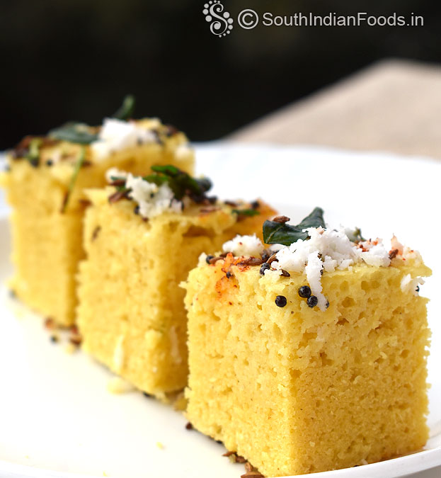 Spongy besan dhokla