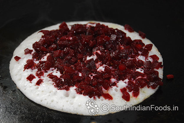 Sprinkle sauted beetroot, pour 1 tbsp of oil over the beetroot