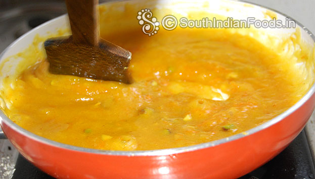 Stir besan carrot mixture till thickenes