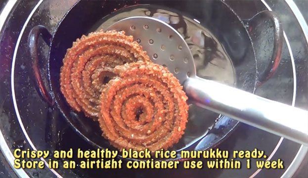 Crispy black rice murukku ready, remove it from oil