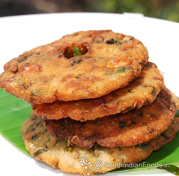 Super crispy & delicious vada ready, Serve with chutney