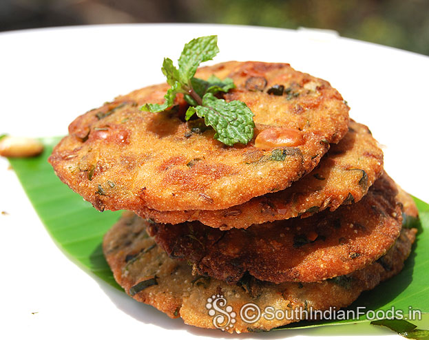 Crispy semolina rice flour vada