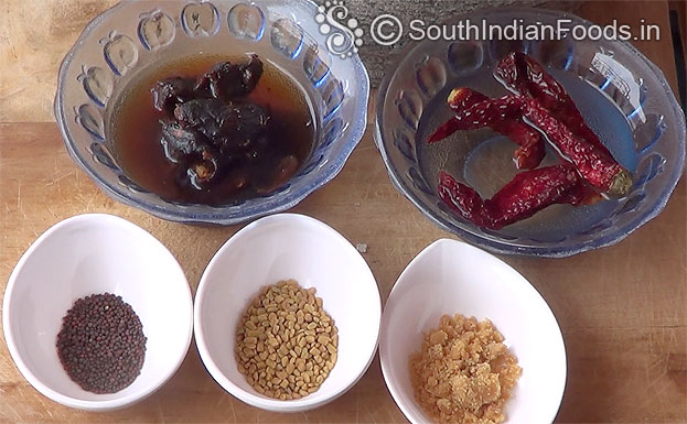 Soak tamarind, dry red chilli in warm water for 10 min