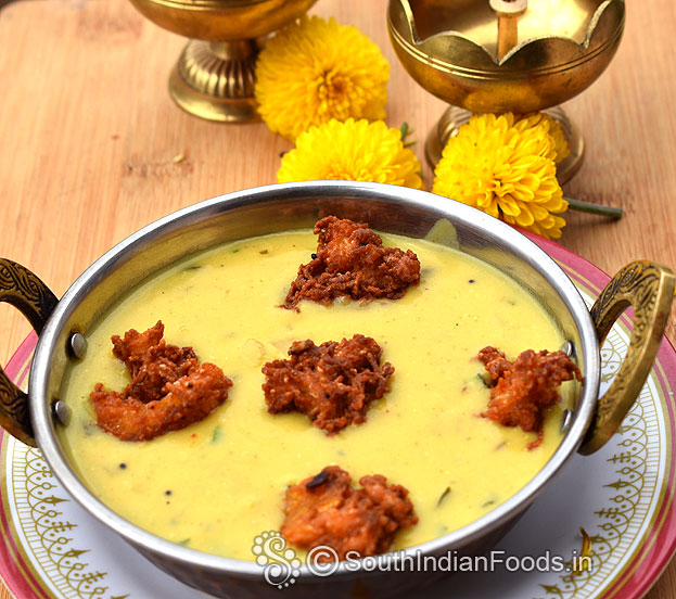 Besan yogurt curry with crispy fritters