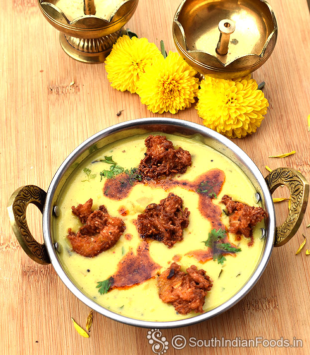 Super crispy pakodas in curd gram flour masala 