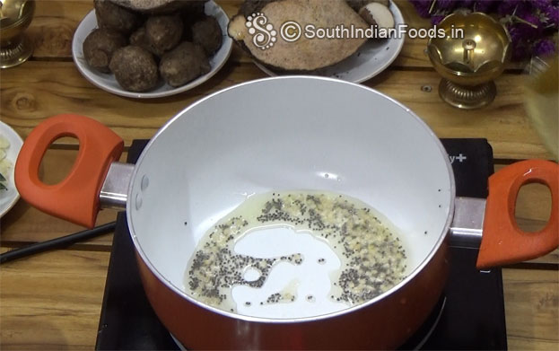 Heat 2 tbsp oil, add mustard, urad dal