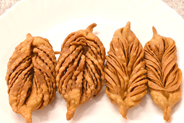 Leaf twist namakpara