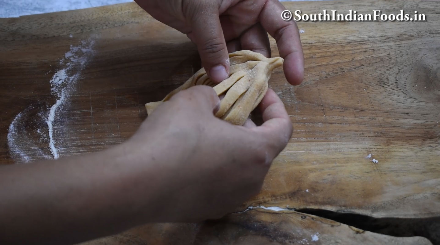 Leaf twist namakpara