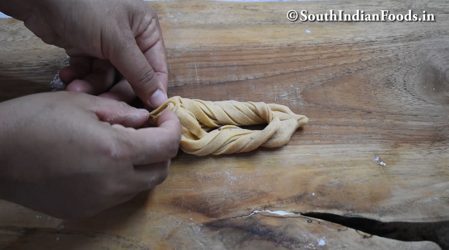 Leaf twist namakpara
