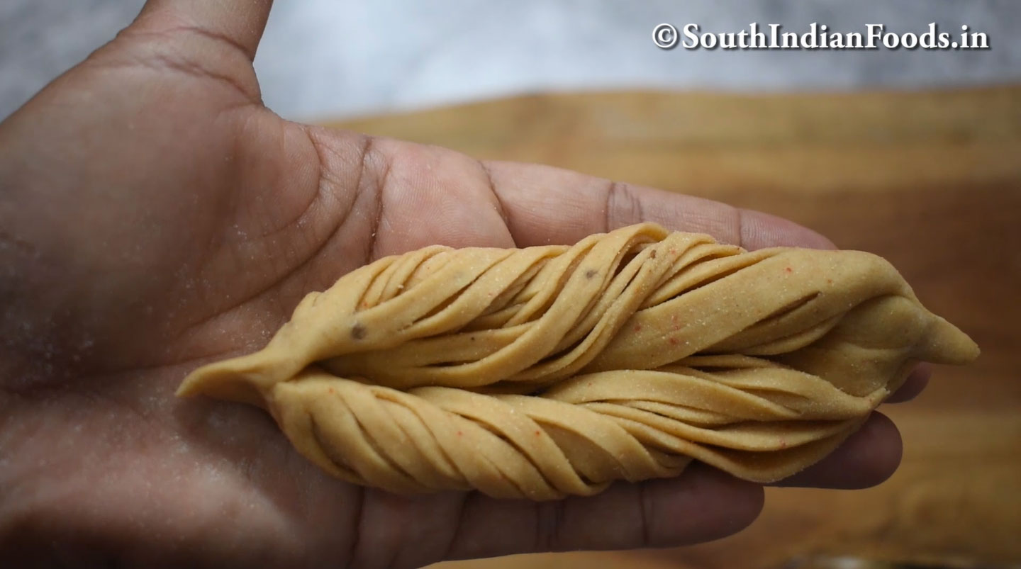 Leaf twist namakpara