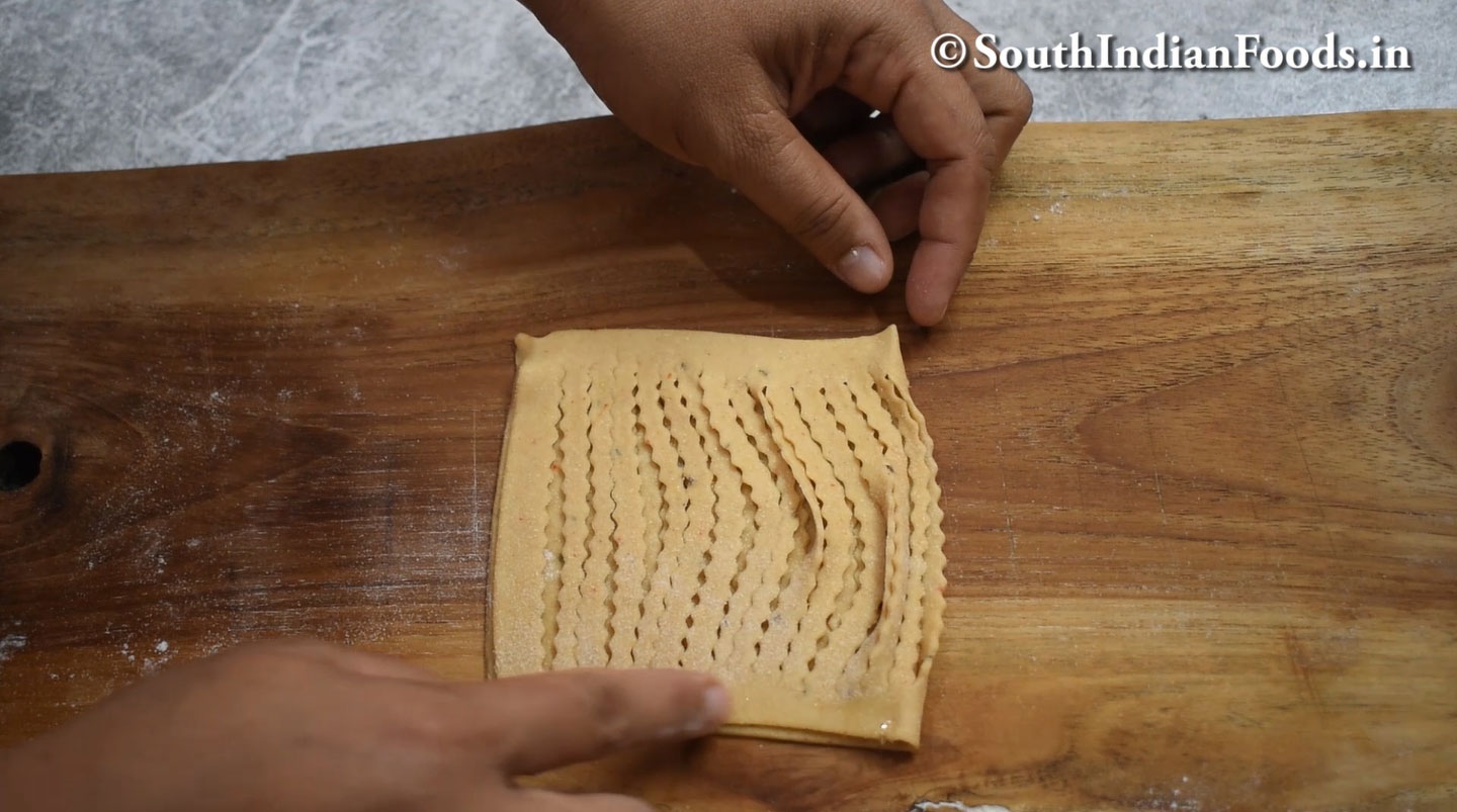 Leaf twist namakpara
