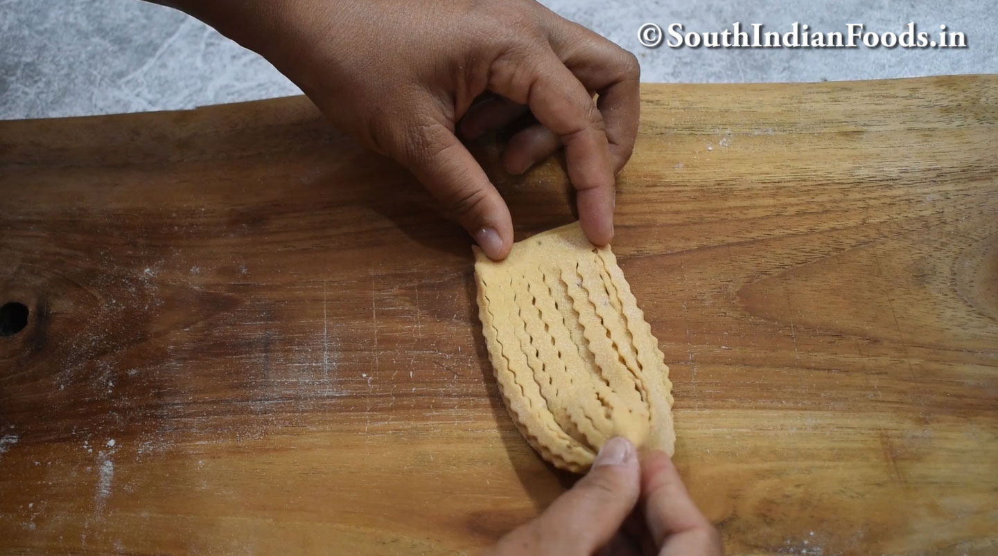 Leaf twist namakpara