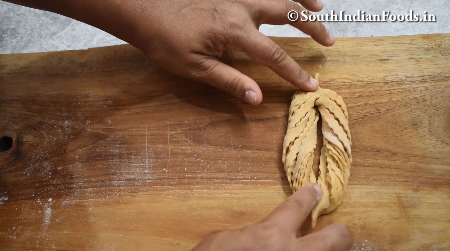 Leaf twist namakpara