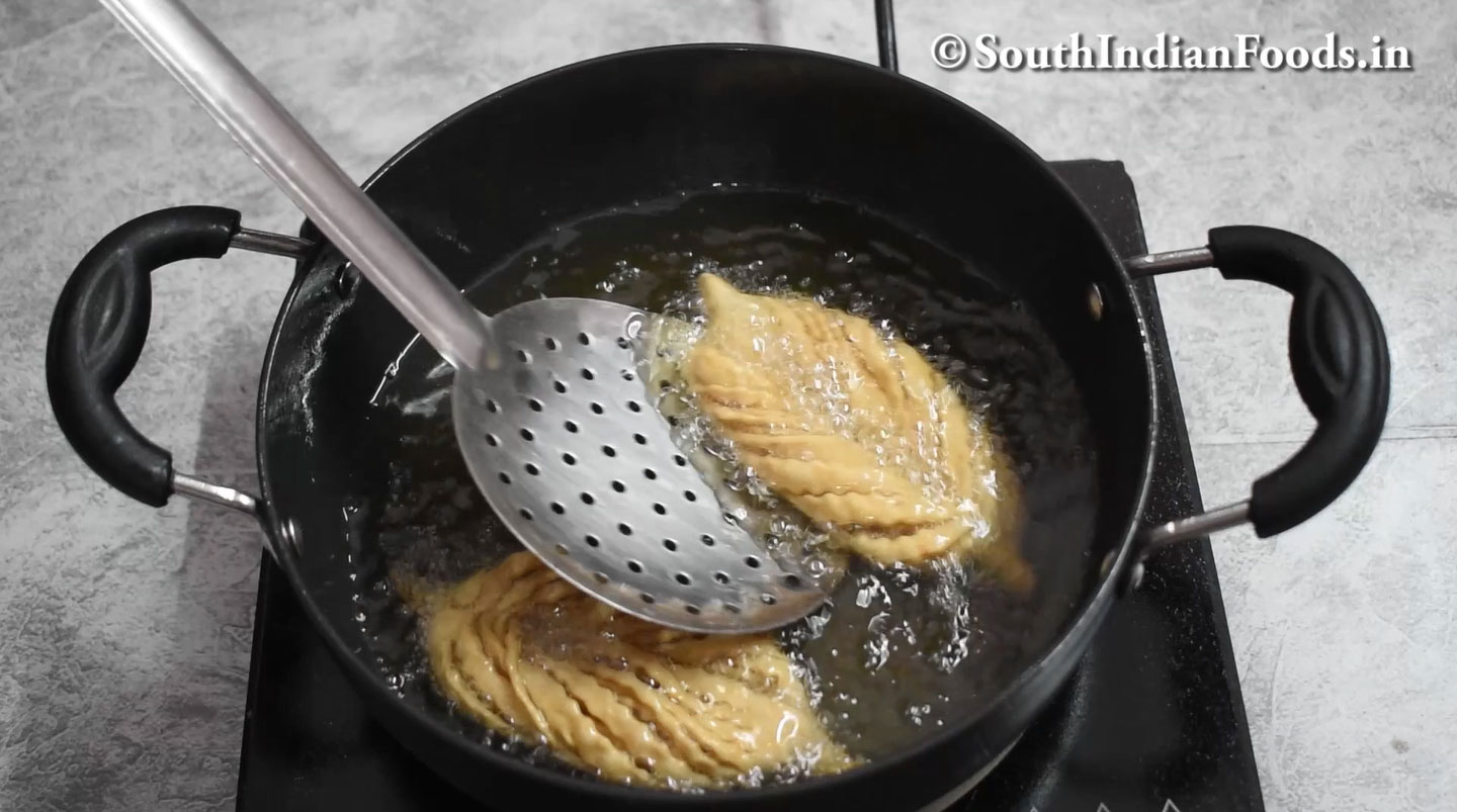 Leaf twist namakpara
