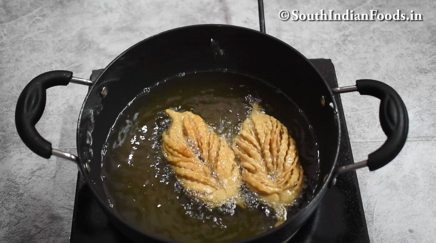 Leaf twist namakpara