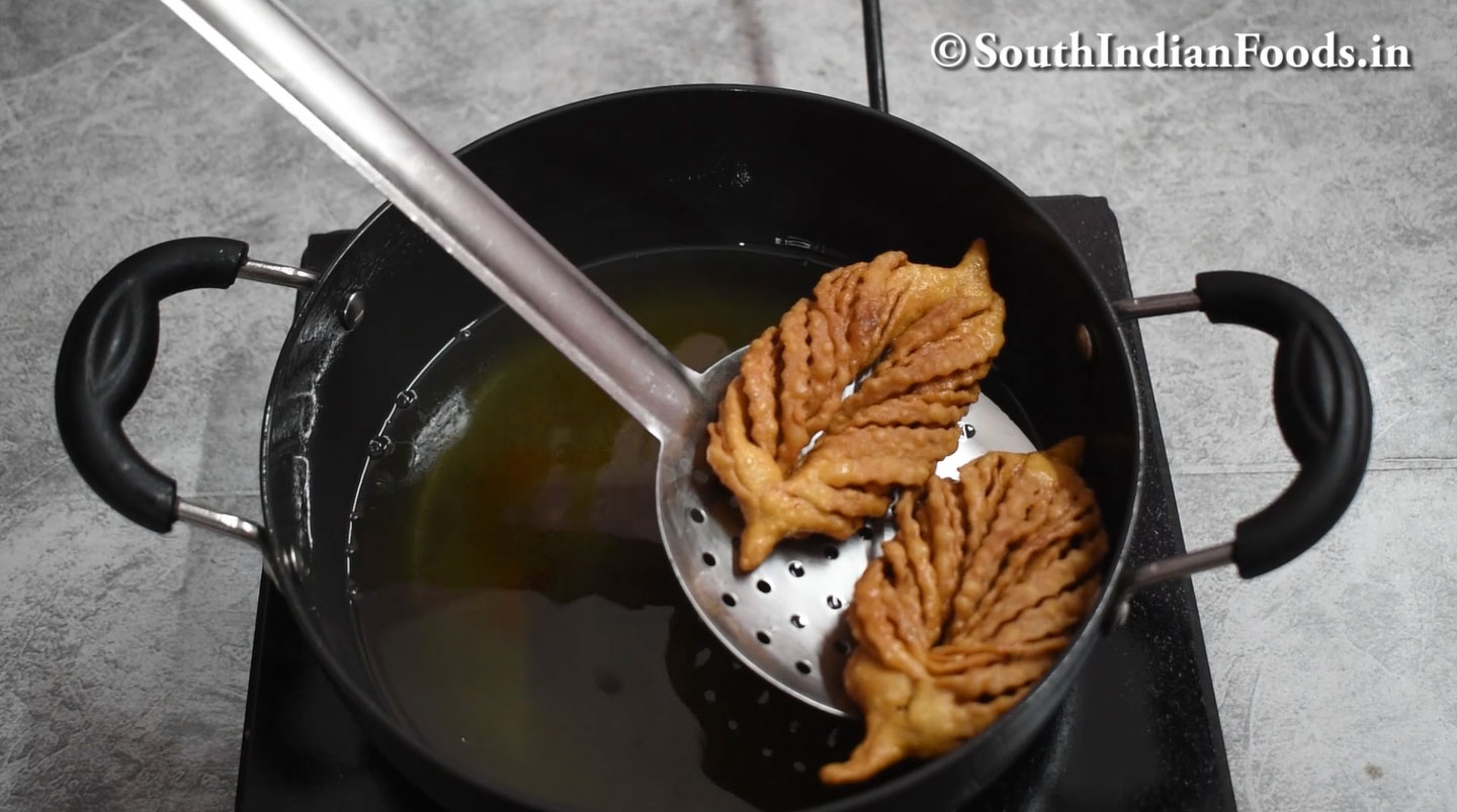 Leaf twist namakpara