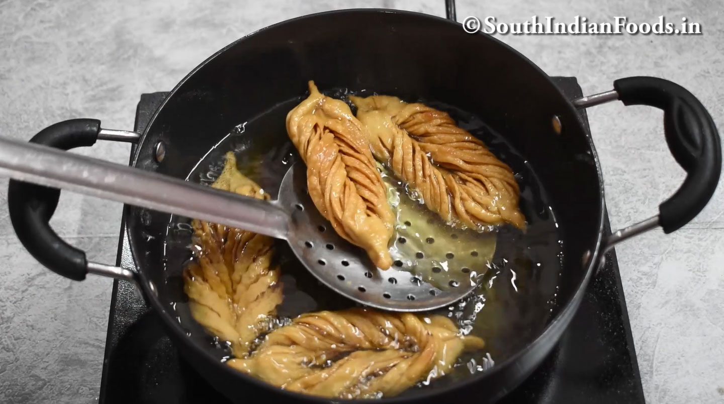 Leaf twist namakpara