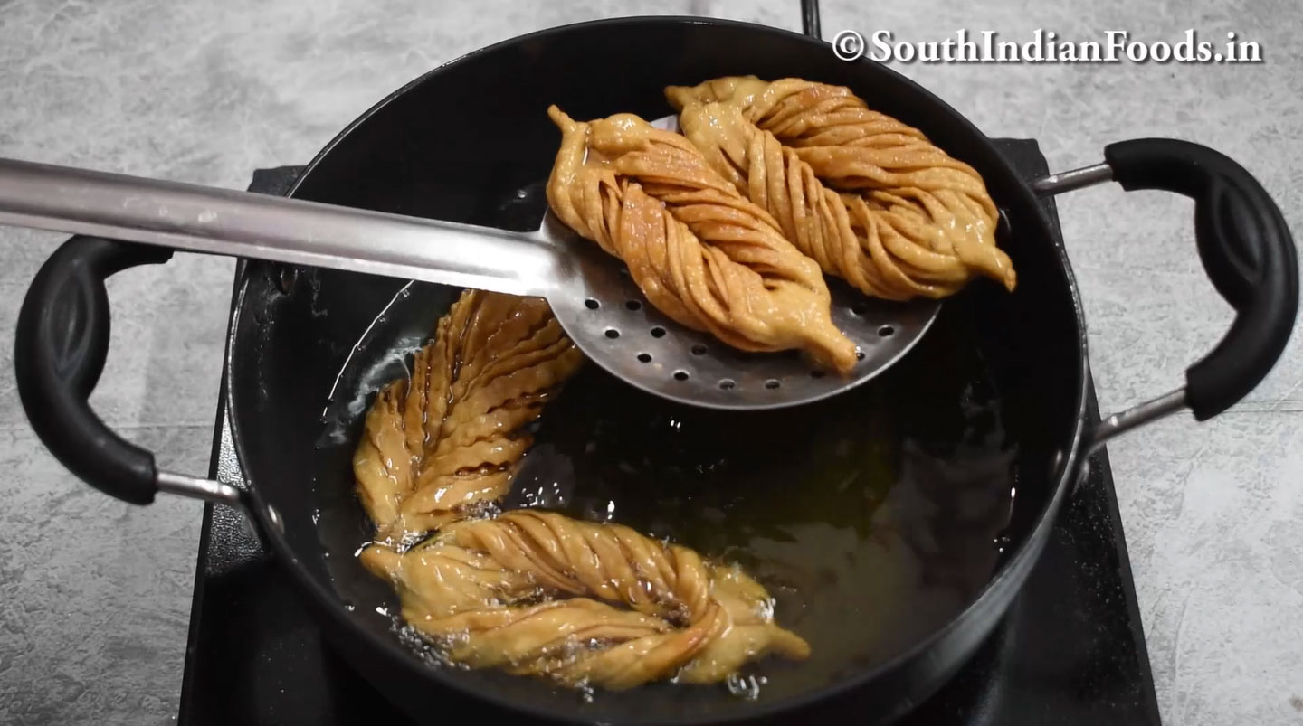 Leaf twist namakpara