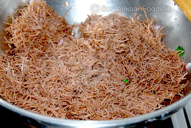 Add steamed ragi semiya