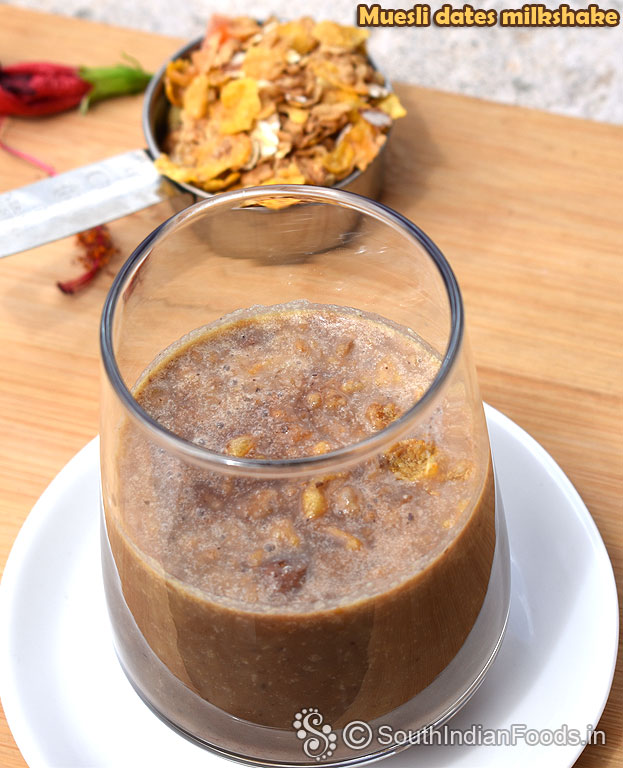 Muesli dates smilkshake