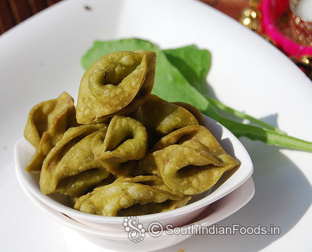 Spicy palak kormolas-christmas special traditional goan namkeen