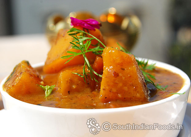Yellow pumpkin curry